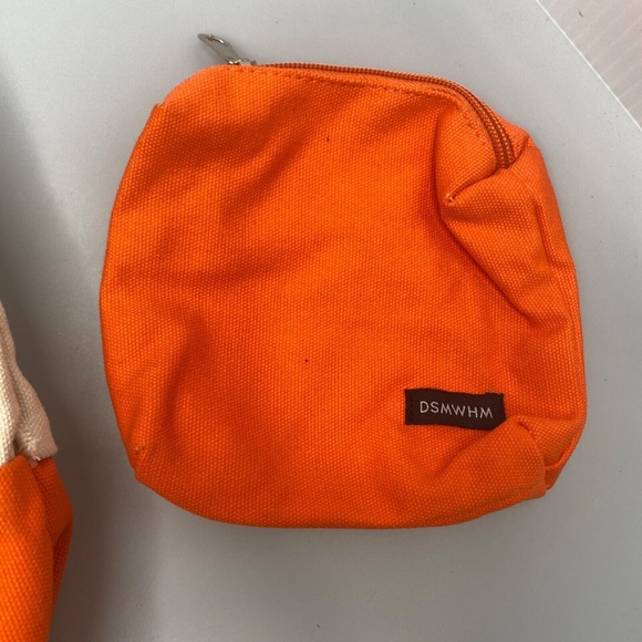 Courageous Women's DSM Half Marathon Shoulder Tote Bag with Pouch Accessory - Picture 11 of 13